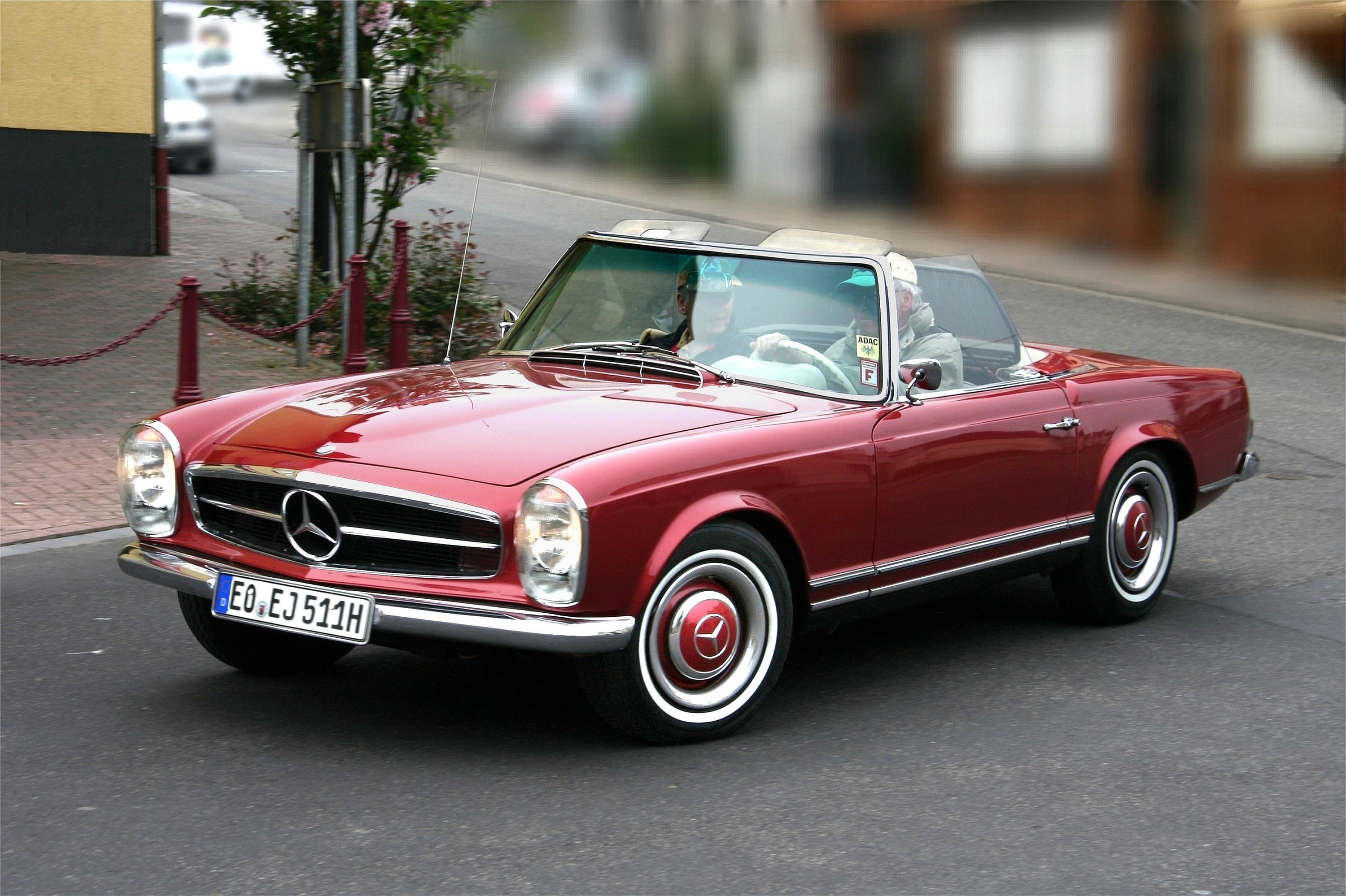 Mercedes-Benz W113 | red