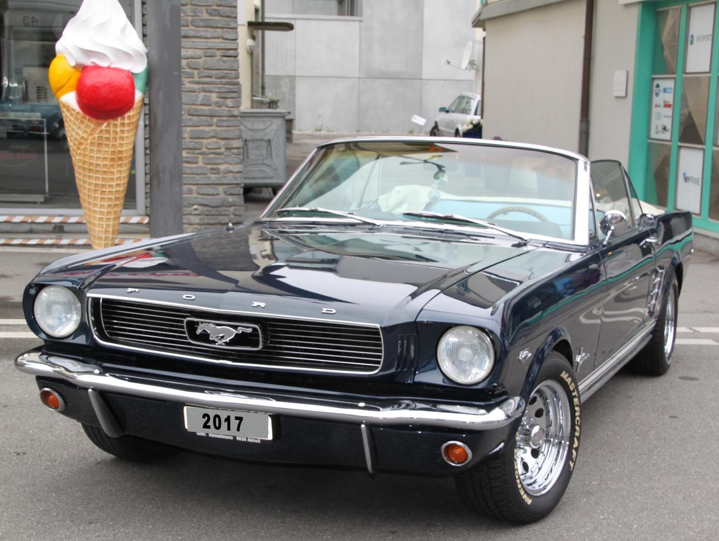 Mustang | convertible || black