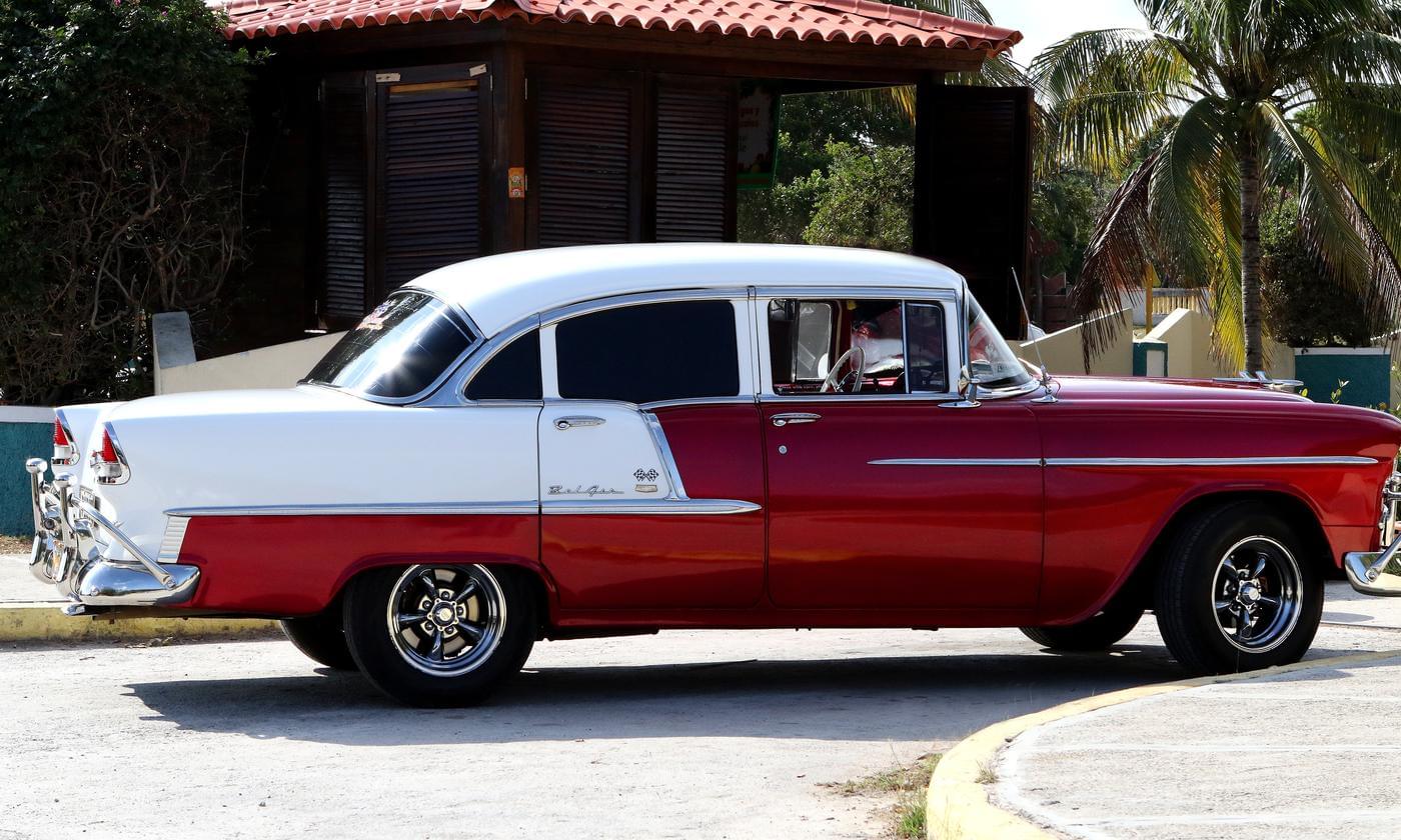 Chevrolet Bel Air | 4-door || red