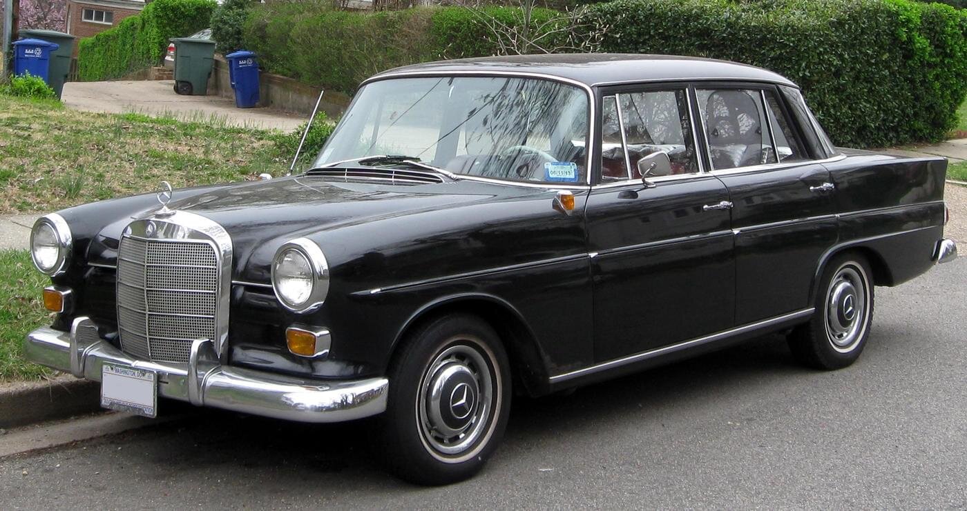 Mercedes-Benz W110 | black