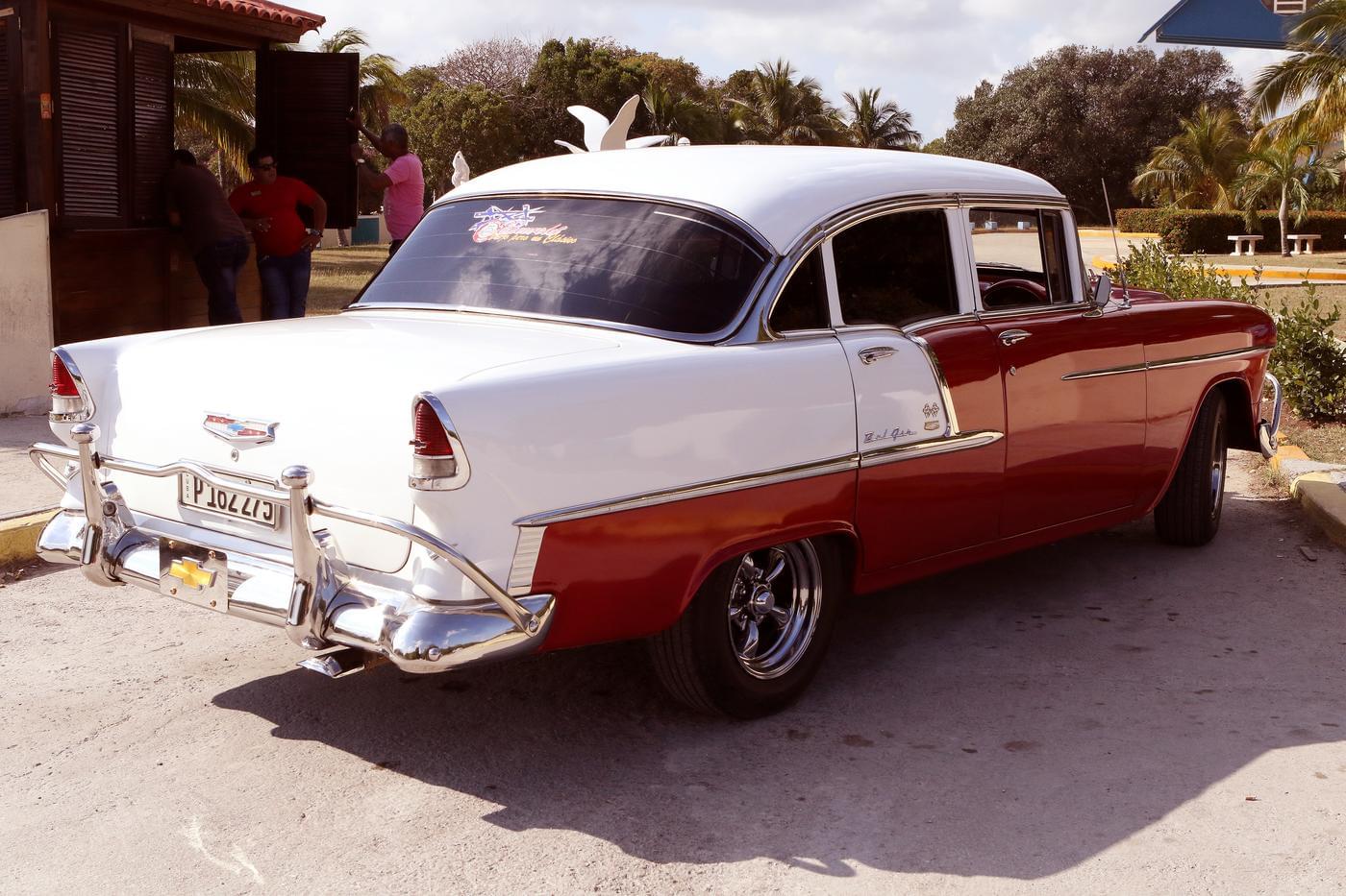 Chevrolet Bel Air | 4-door || red